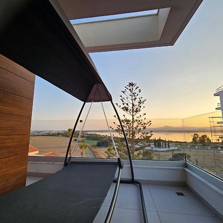 Majestic Sunset Salt Lake Views 300M From Beach Larnaca Ngoại thất bức ảnh