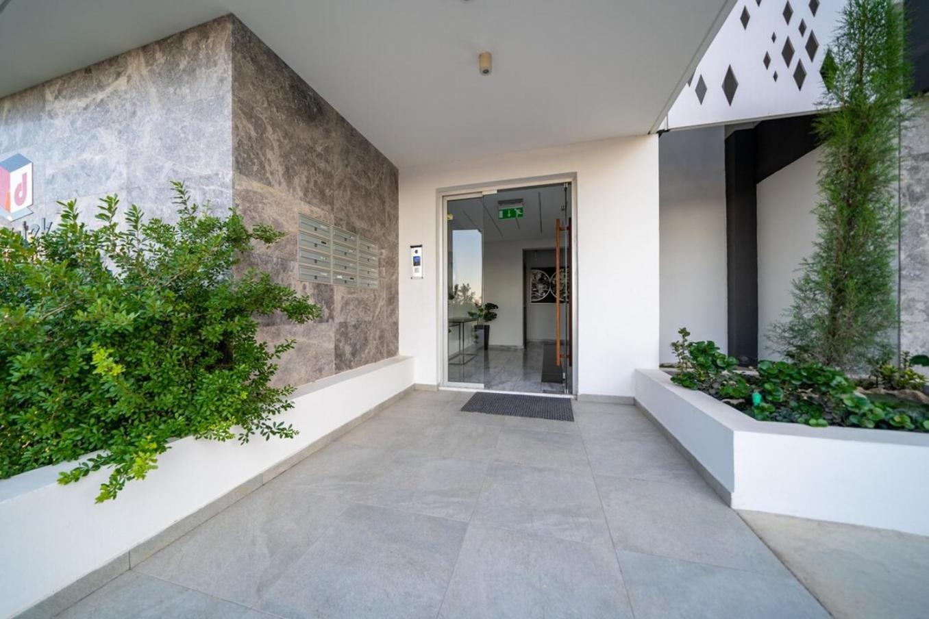 Majestic Sunset Salt Lake Views 300M From Beach Larnaca Ngoại thất bức ảnh