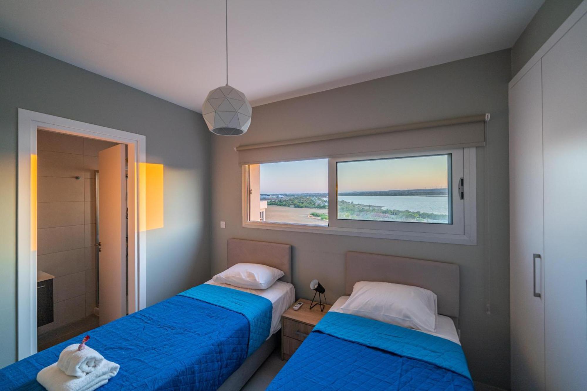 Majestic Sunset Salt Lake Views 300M From Beach Larnaca Ngoại thất bức ảnh