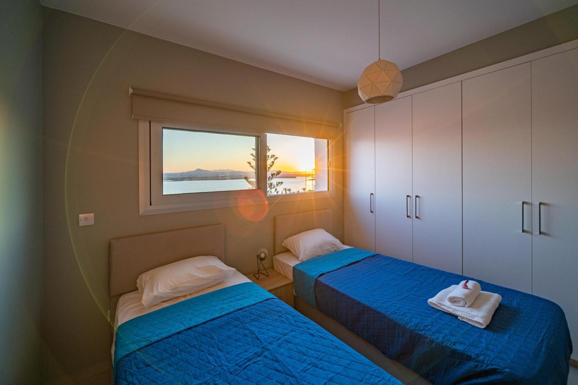 Majestic Sunset Salt Lake Views 300M From Beach Larnaca Ngoại thất bức ảnh