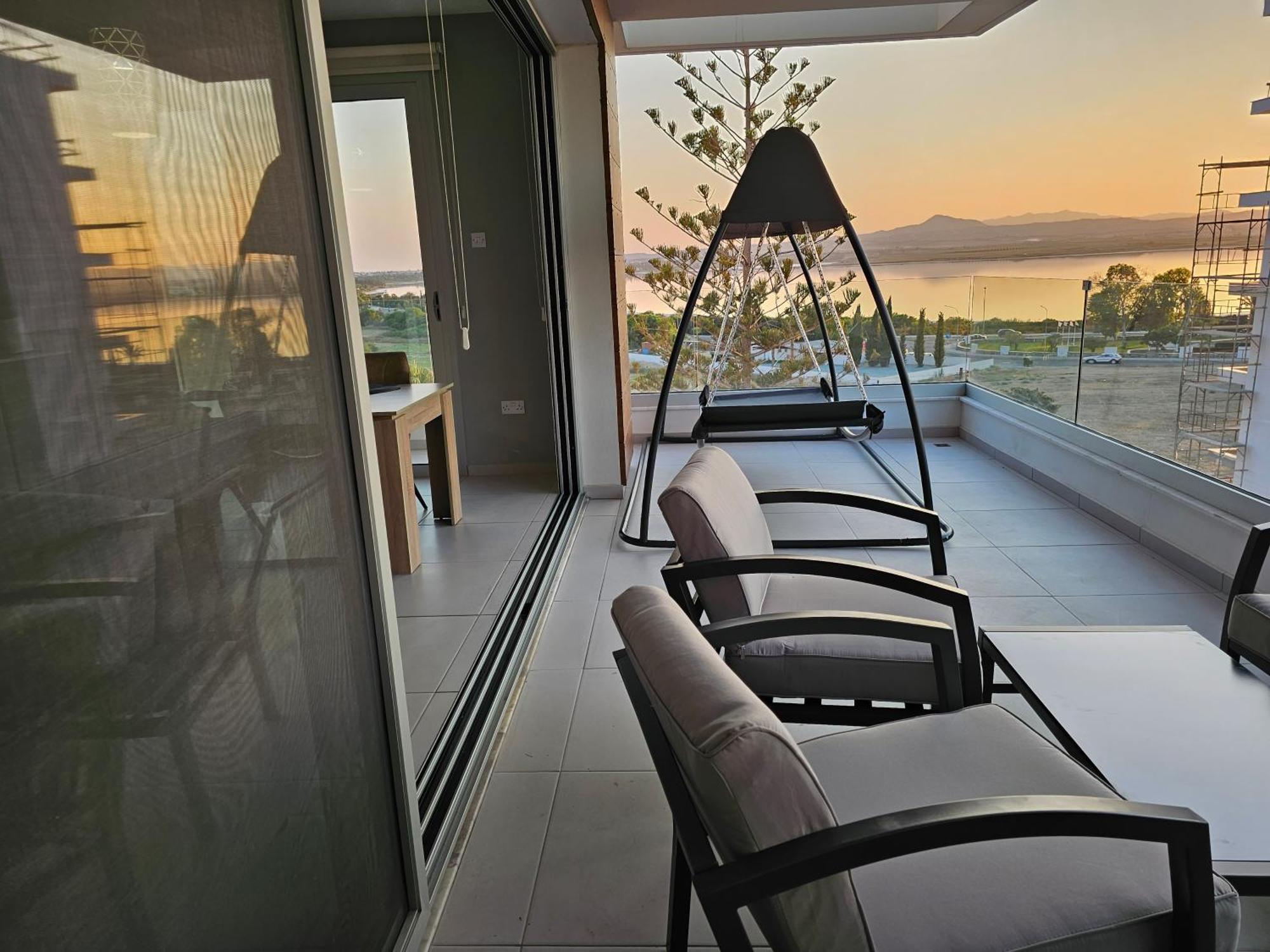 Majestic Sunset Salt Lake Views 300M From Beach Larnaca Ngoại thất bức ảnh