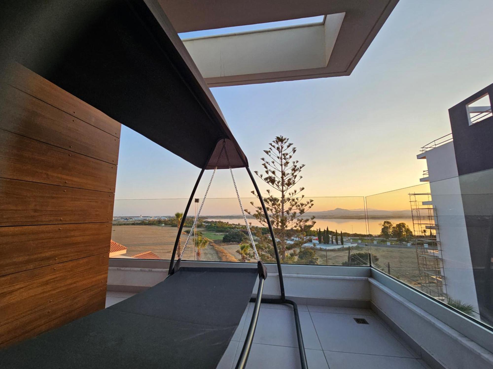 Majestic Sunset Salt Lake Views 300M From Beach Larnaca Ngoại thất bức ảnh