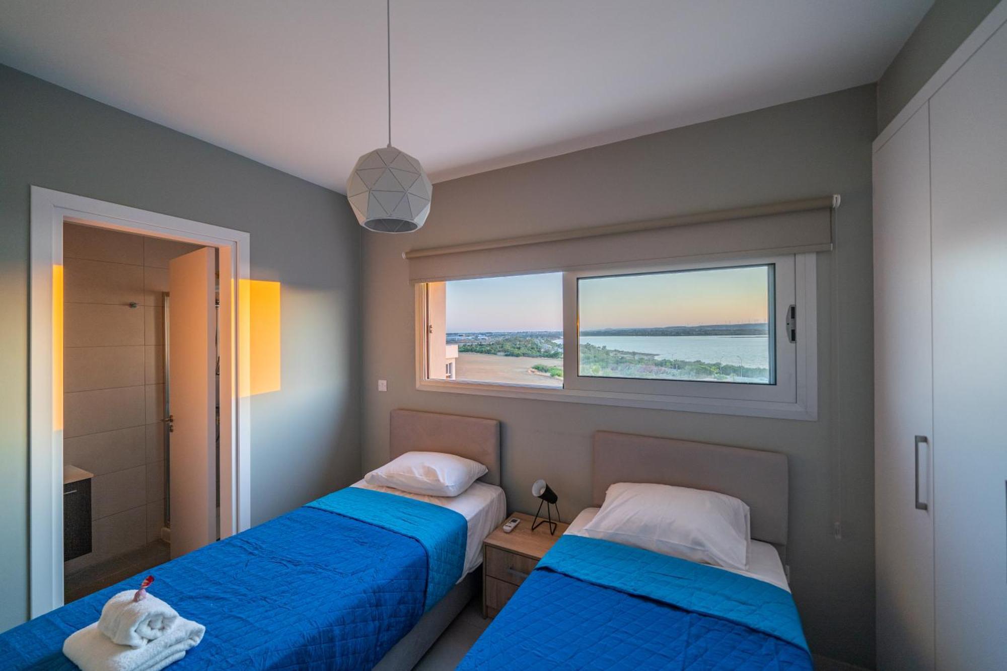 Majestic Sunset Salt Lake Views 300M From Beach Larnaca Ngoại thất bức ảnh